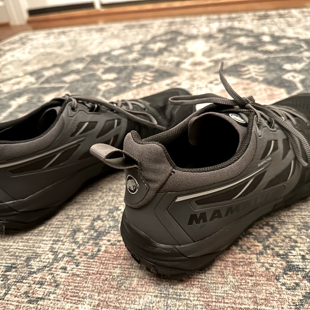 Mammut Santos Low men’s shoes (size 10). NWOT.